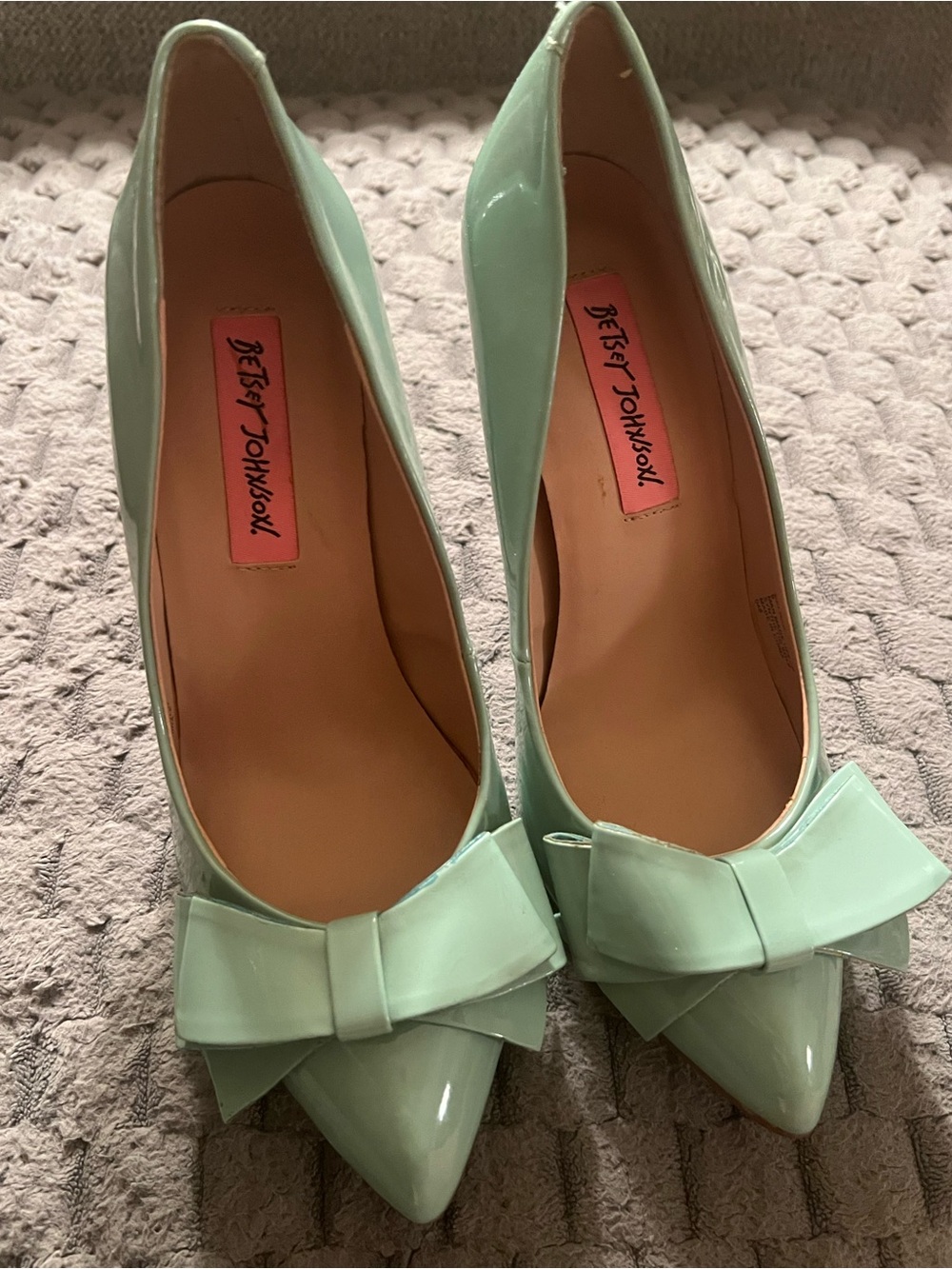 Betsey Johnson Women’s Mint Green Bow Pointed Toe High Heel Pumps, US 6 (no box) - Picture 3 of 9